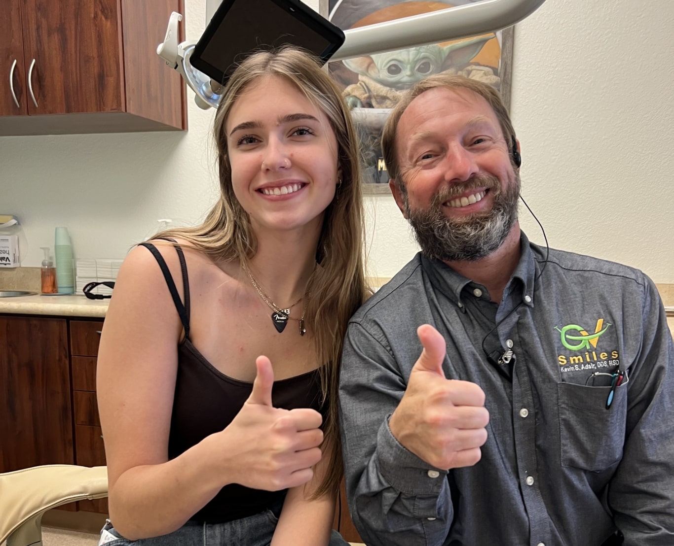 a happy patient gives a thumbs up to treatment with Dr. Kevin Adair, Sacramento Airway Orthodontist